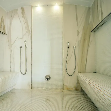 Crystal Breeze - Pool & Spa Beach Resort Apartment *
