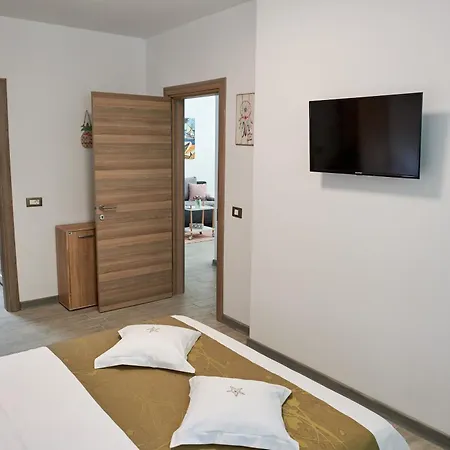 Crystal Breeze - Pool & Spa Beach Resort *