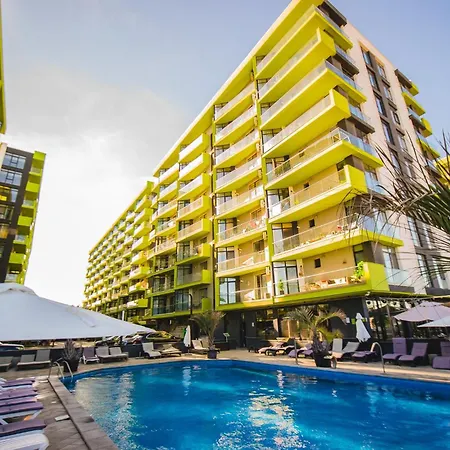 Crystal Breeze - Pool & Spa Beach Resort