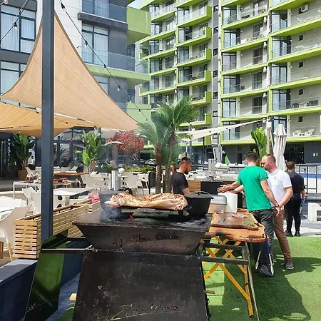 Crystal Breeze - Pool & Apartman