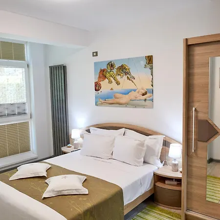 Crystal Breeze - Pool & Apartman