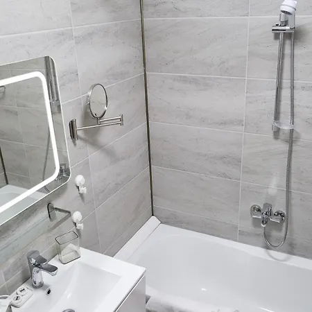 Crystal Breeze - Pool & *