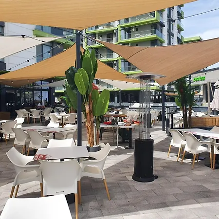 Crystal Breeze - Pool & Apartman *