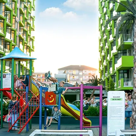 Crystal Breeze - Pool & Spa Beach Resort *