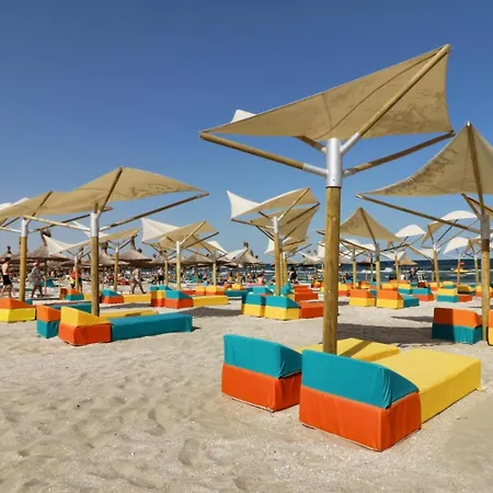 Crystal Breeze - Pool & Spa Beach Resort