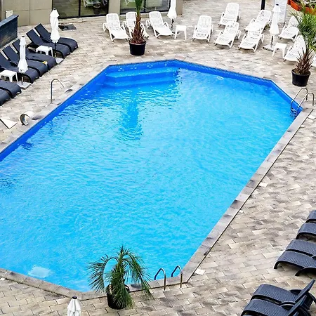 Crystal Breeze - Pool & Spa Beach Resort