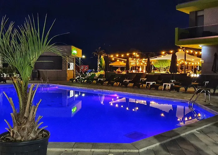 Crystal Breeze - Pool & Apartamento Năvodari