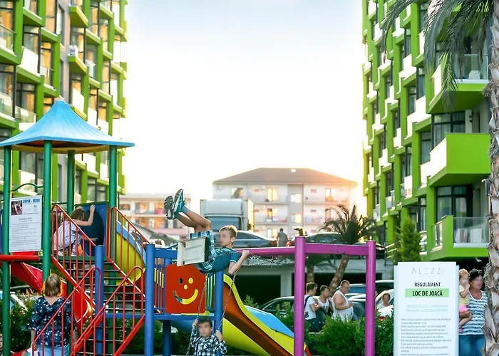 Crystal Breeze - Pool & *